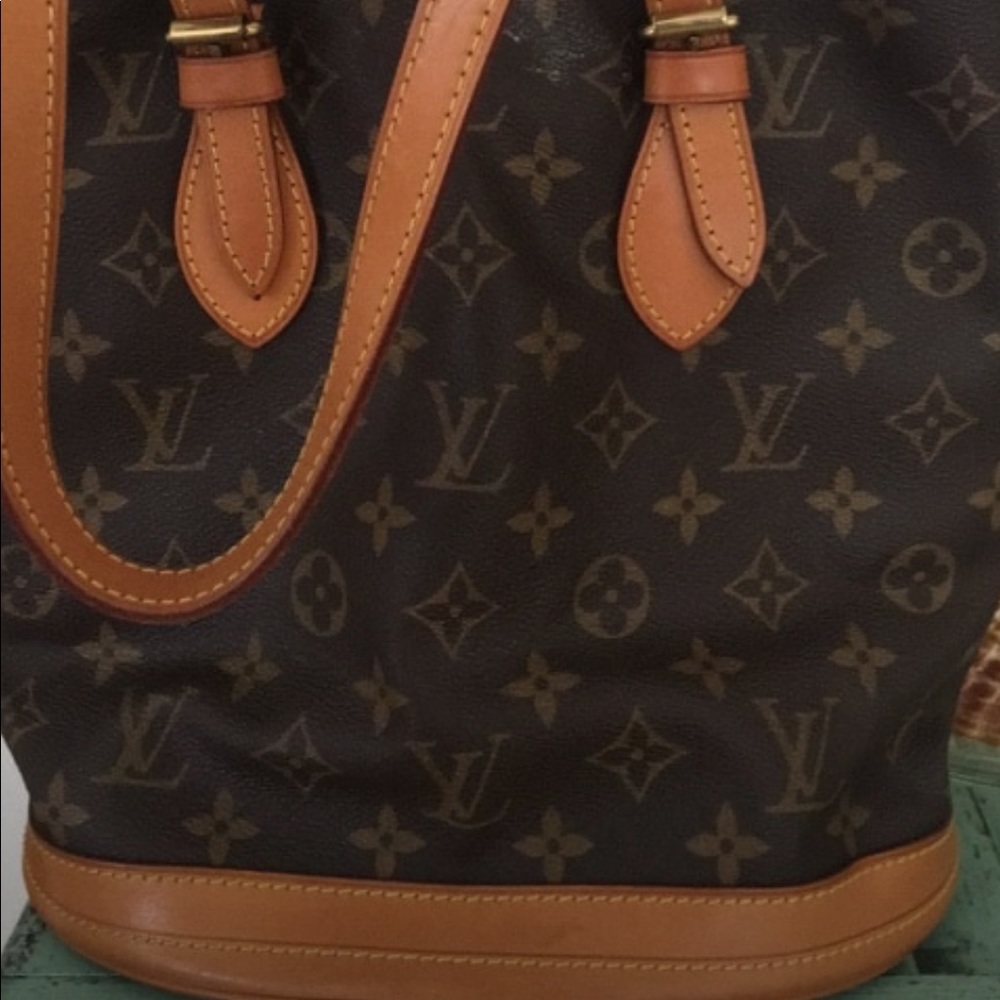 Authentic Louis Vuitton. Bucket PM
